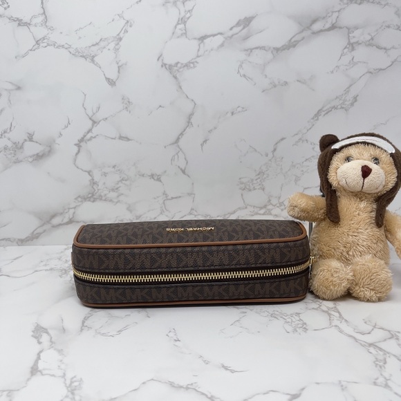 Michael Kors Giftables Medium Pencil Case - Picture 7 of 10